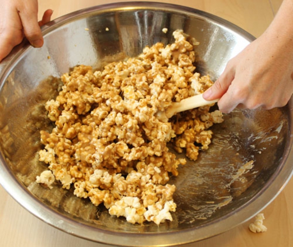 cashew-caramel-popcorn-recipe-10.jpg