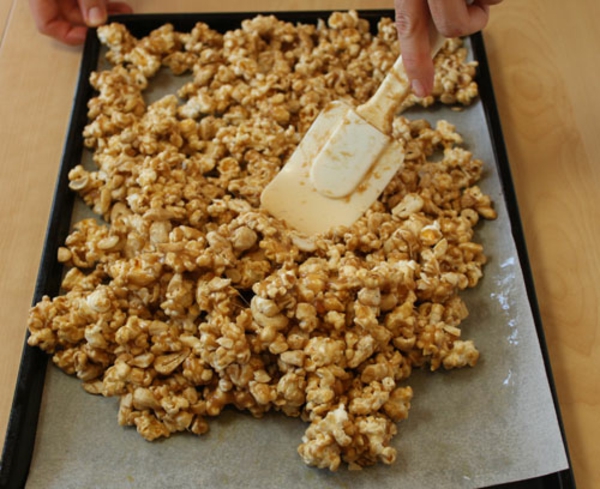 cashew-caramel-popcorn-recipe-12.jpg