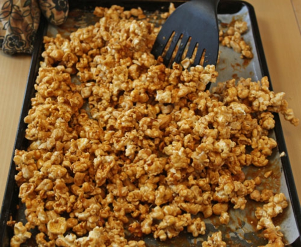 cashew-caramel-popcorn-recipe-13.jpg