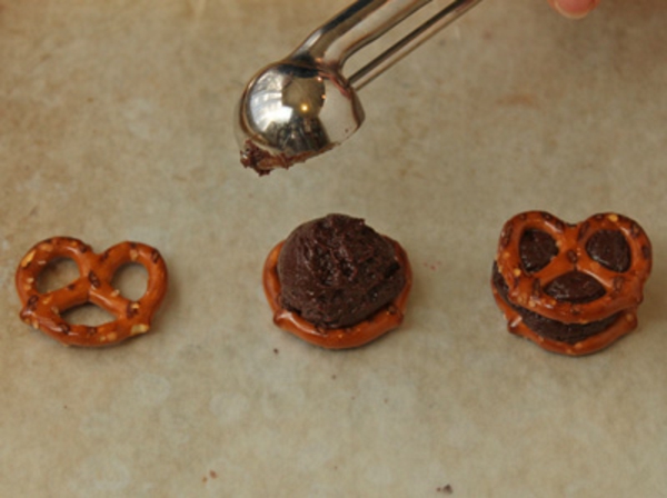 fudge-stuffed-pretzels-5.jpg