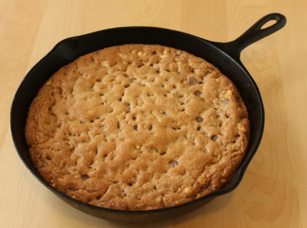 Giant Chocolate Chip Cookie Baked in a Skillet – Recipe