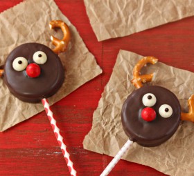 How to make Reindeer Oreo Cookie Pops