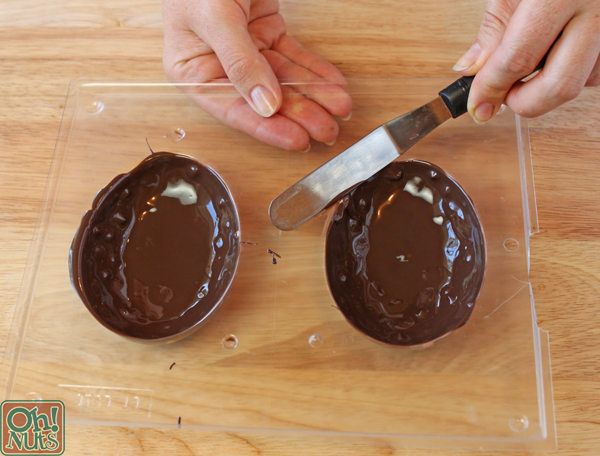 Ovos de PÃ¡scoa de chocolate recheados de brownie |  OhNuts.com